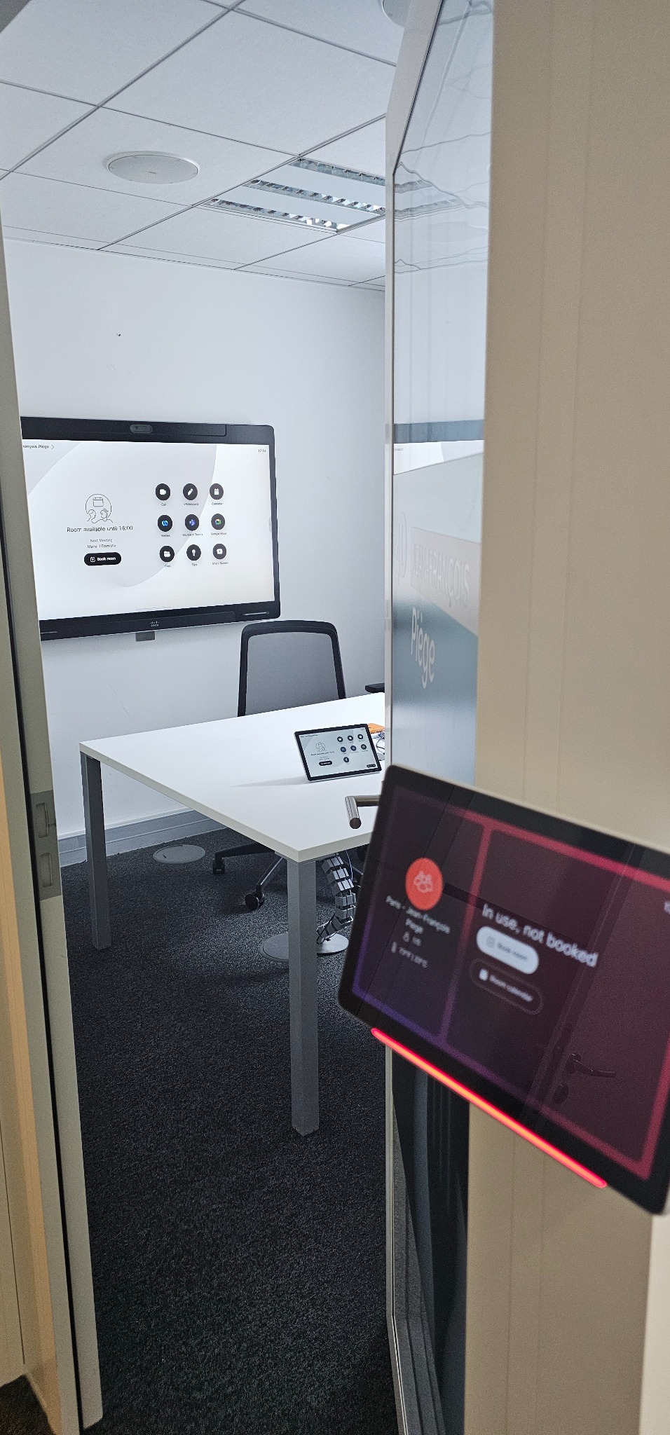 Professional collaboration suite with display, camera, microphone, and one-touch join for Teams, Zoom, and Webex.